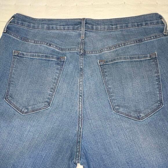 Old Navy Curvy Boot Cut Mid Rise Jeans Women's 14 | Light Blue Denim - Picture 4 of 10